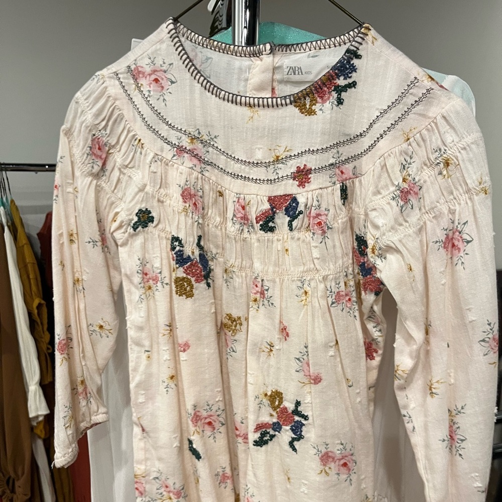 Zara blouse, 6t, cream with floral, like new